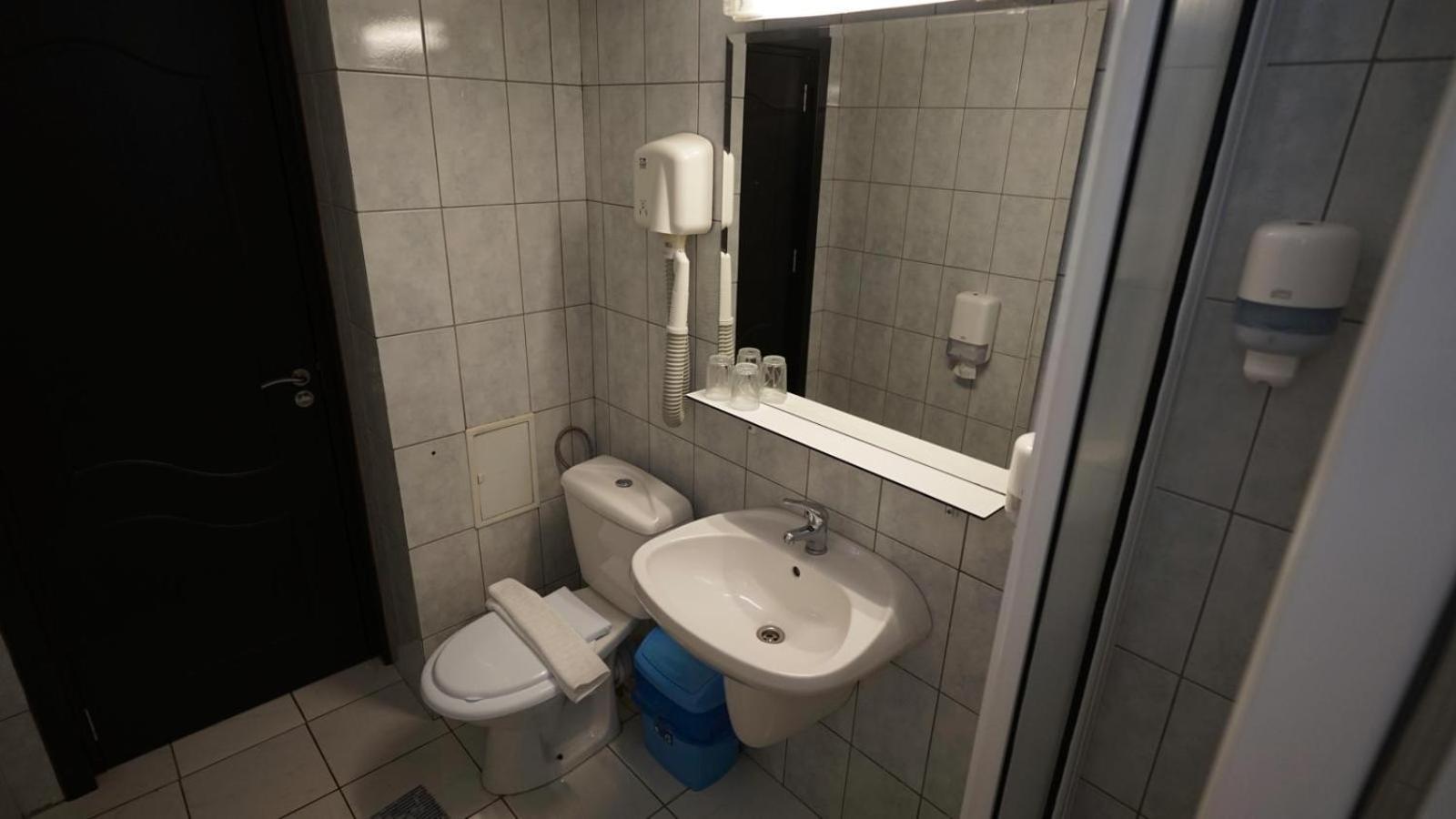Vila Trandafirul Si Liliacul Hotell Caciulata Exteriör bild
