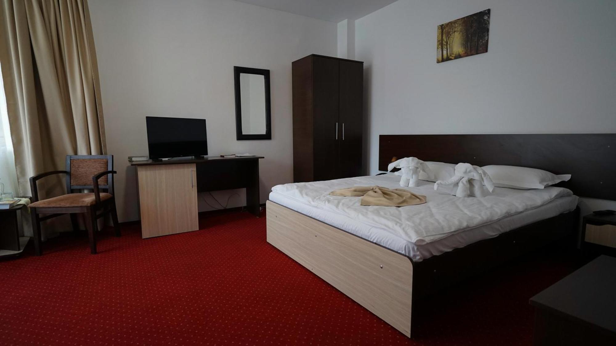 Vila Trandafirul Si Liliacul Hotell Caciulata Exteriör bild