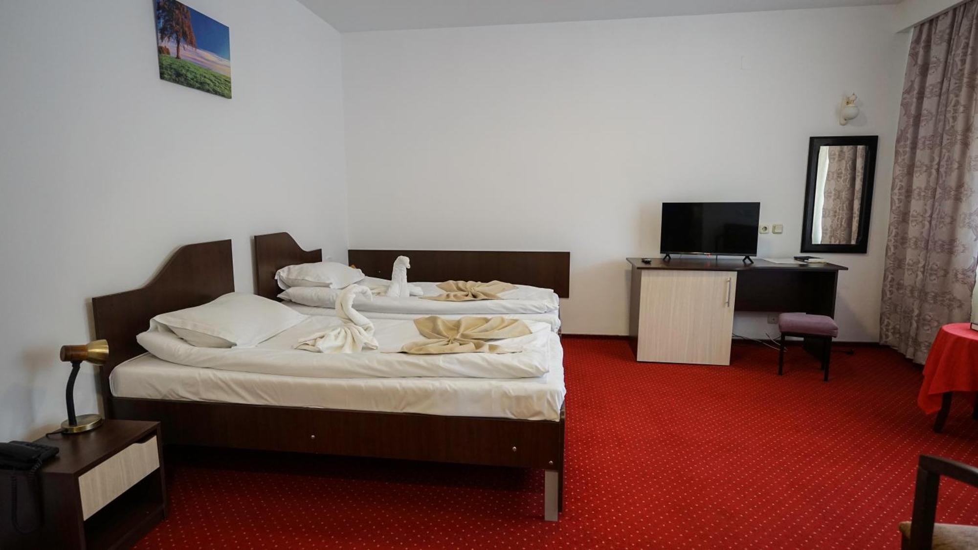 Vila Trandafirul Si Liliacul Hotell Caciulata Exteriör bild