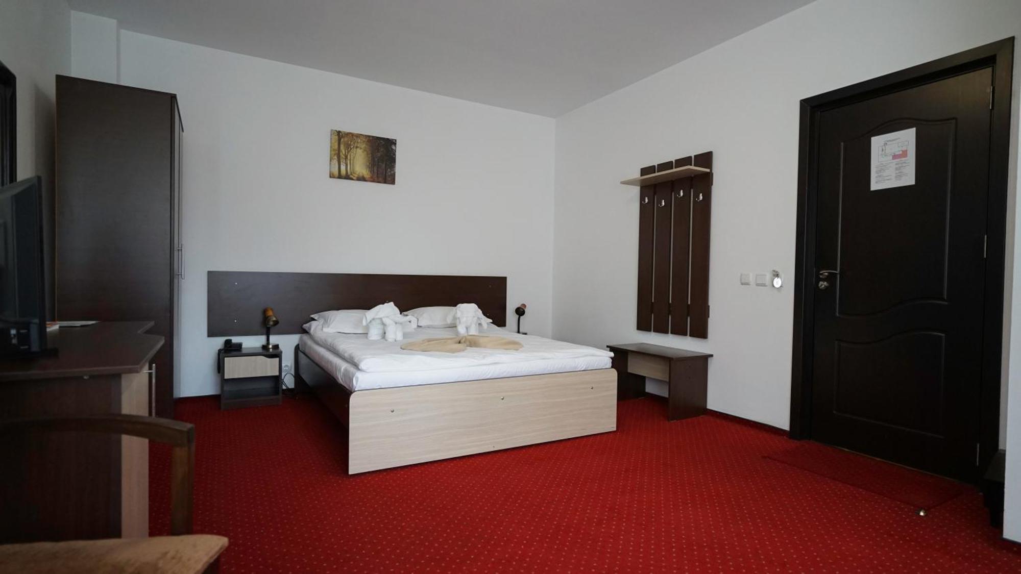 Vila Trandafirul Si Liliacul Hotell Caciulata Exteriör bild