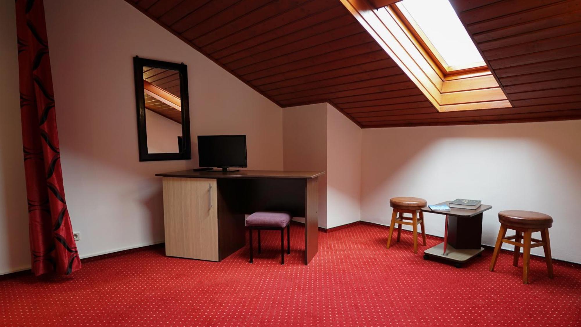 Vila Trandafirul Si Liliacul Hotell Caciulata Exteriör bild