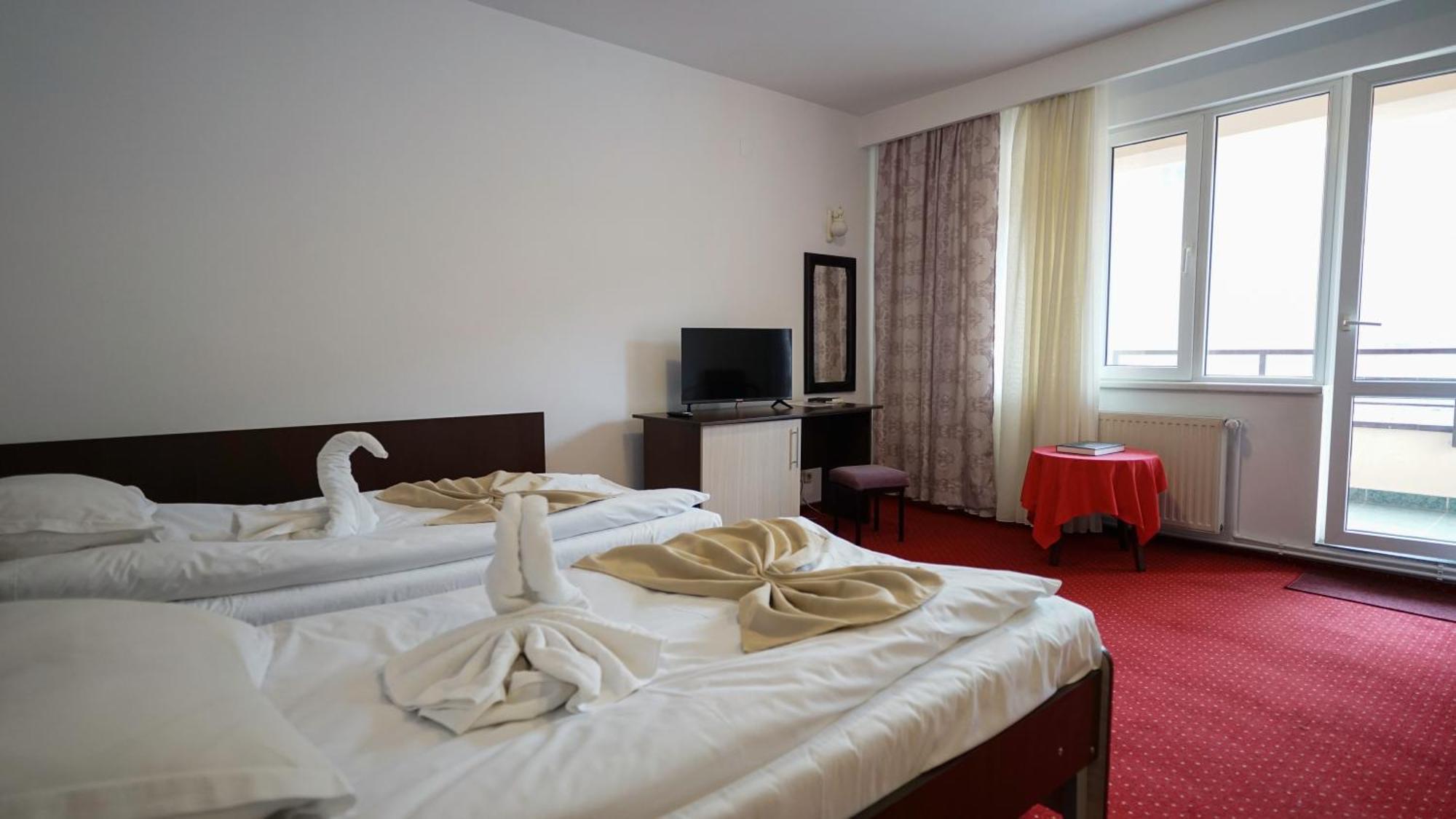 Vila Trandafirul Si Liliacul Hotell Caciulata Exteriör bild