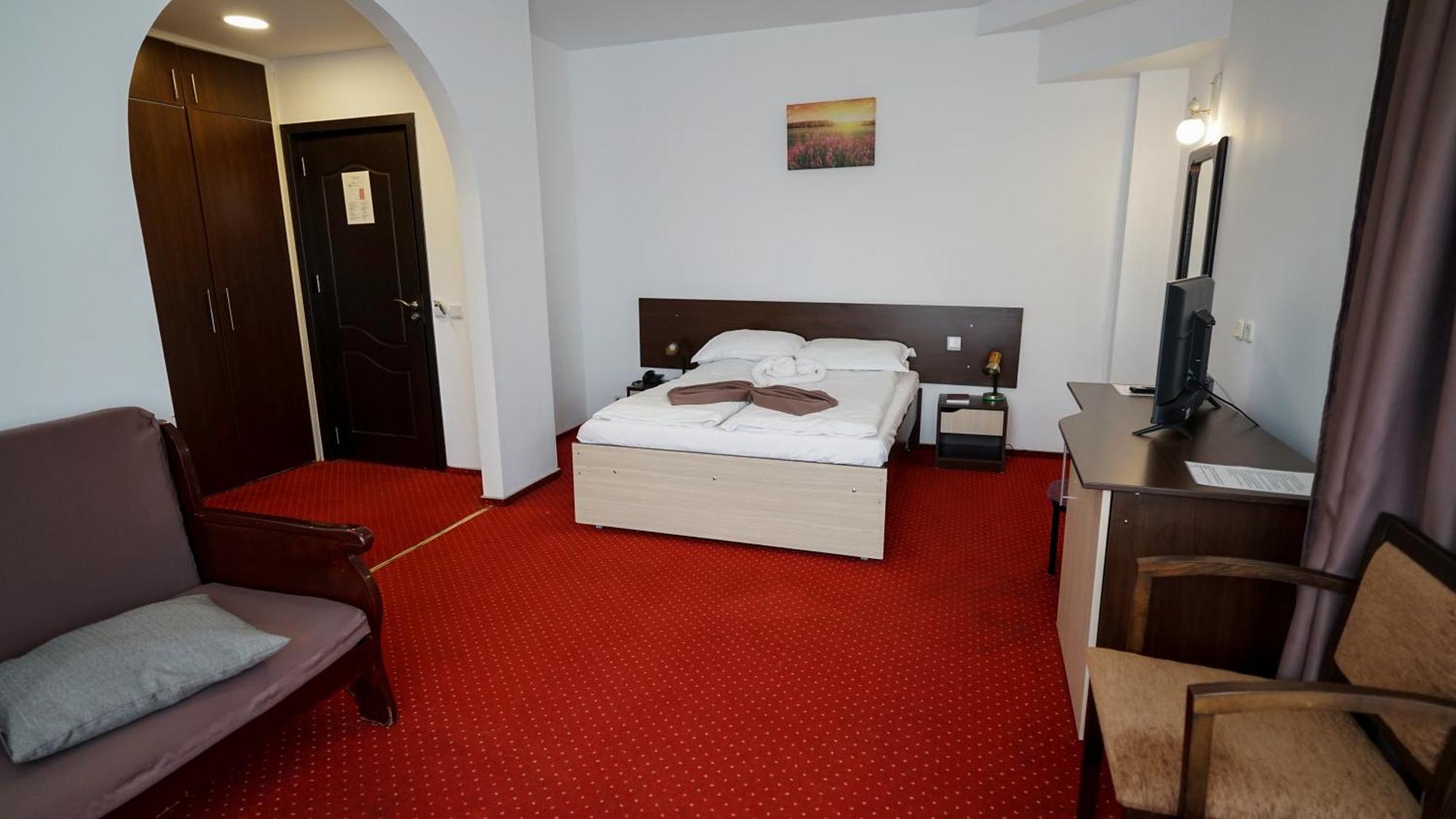 Vila Trandafirul Si Liliacul Hotell Caciulata Exteriör bild