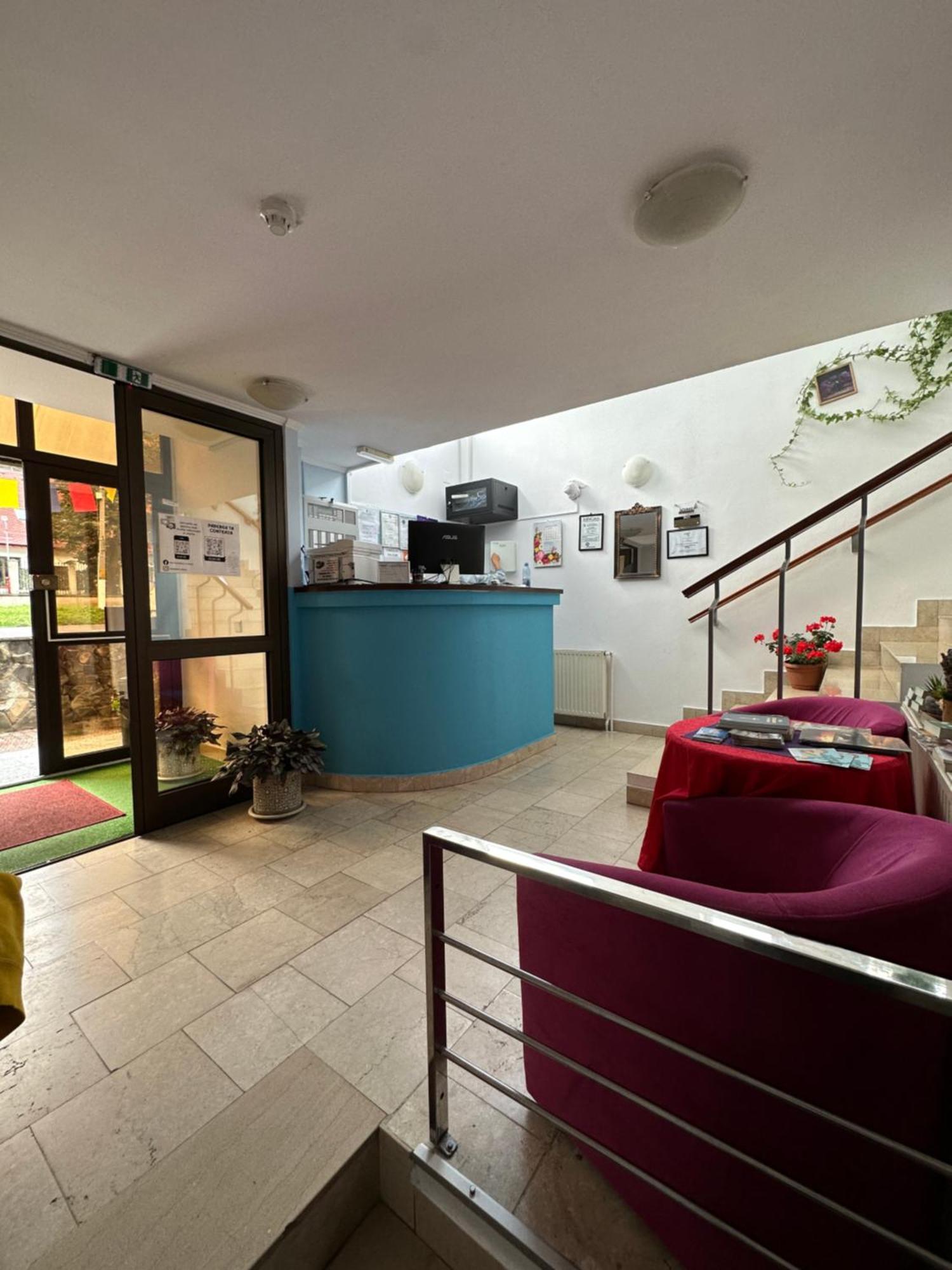 Vila Trandafirul Si Liliacul Hotell Caciulata Exteriör bild