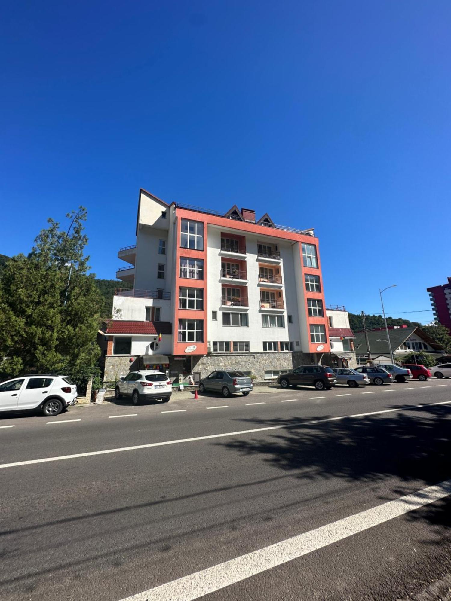 Vila Trandafirul Si Liliacul Hotell Caciulata Exteriör bild