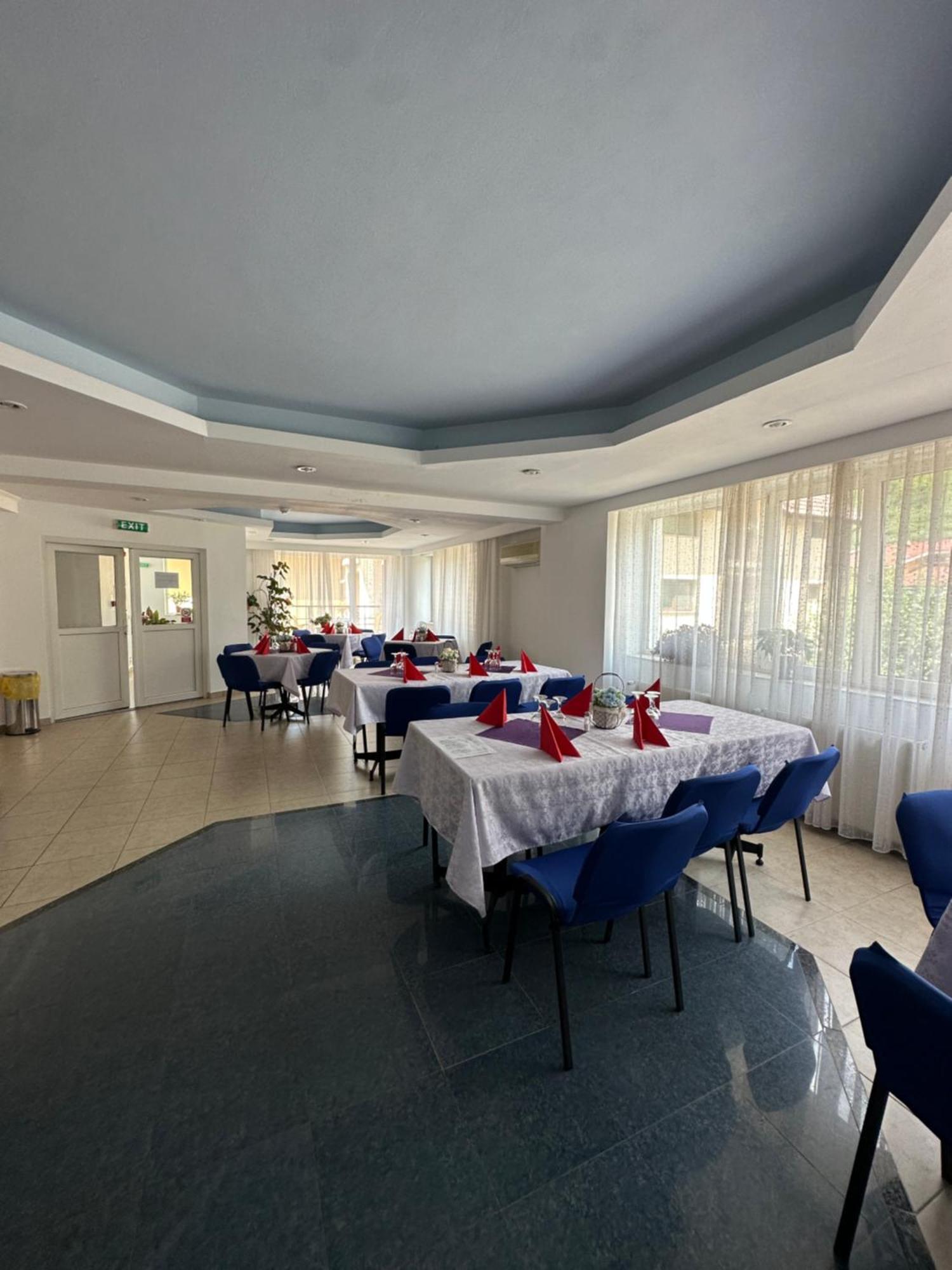 Vila Trandafirul Si Liliacul Hotell Caciulata Exteriör bild