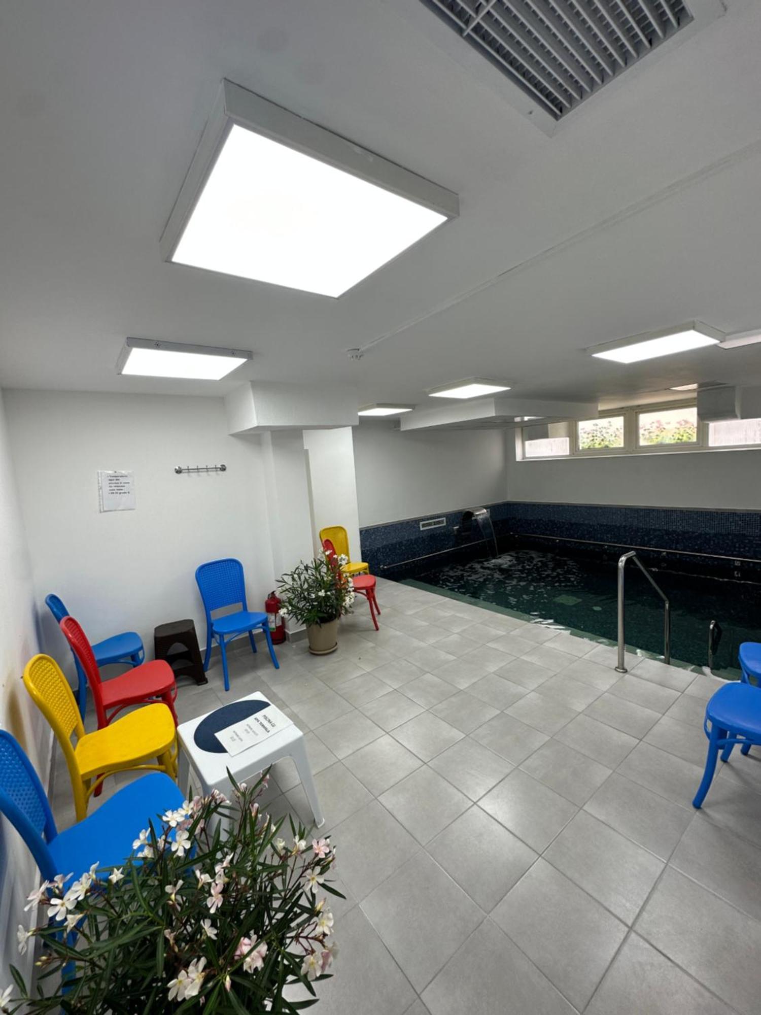 Vila Trandafirul Si Liliacul Hotell Caciulata Exteriör bild