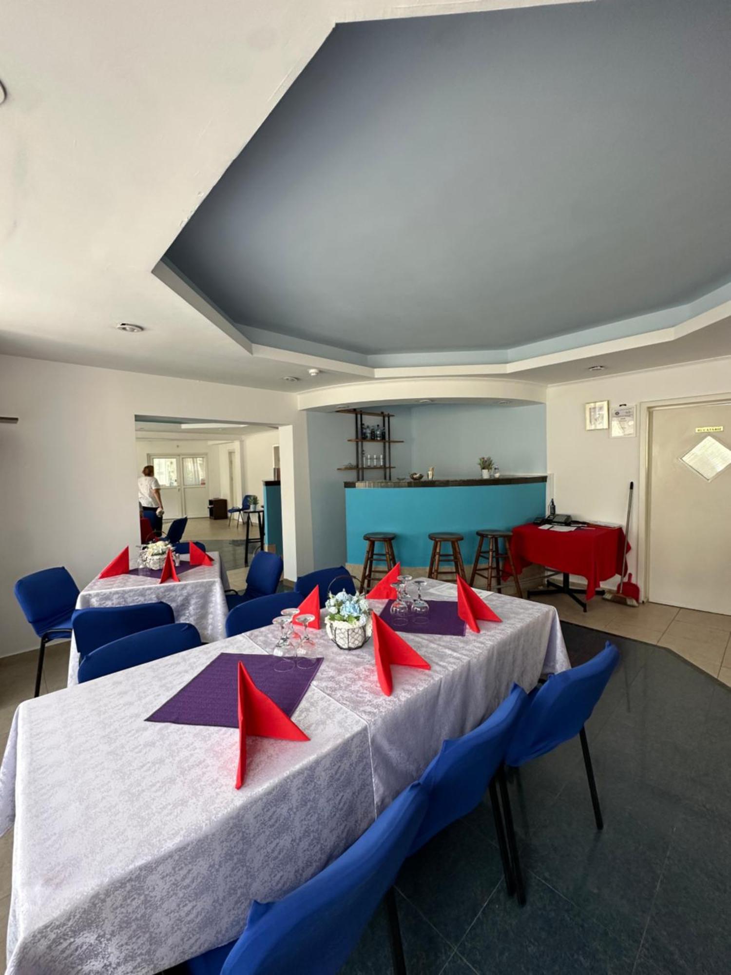 Vila Trandafirul Si Liliacul Hotell Caciulata Exteriör bild